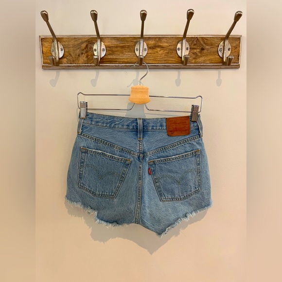 Levi’s size 25 high rise 501 jean shorts - Picture 5 of 6